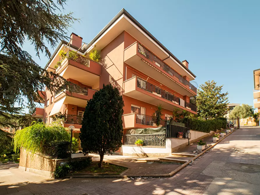 Immagine 1 di Appartamento in vendita  in Via Michelangelo Peroglio, 27 a Roma
