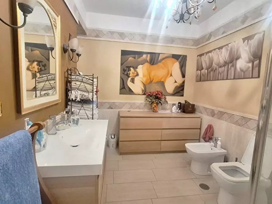 Immagine 20 di Appartamento in vendita  in Via Caprioli a Caserta