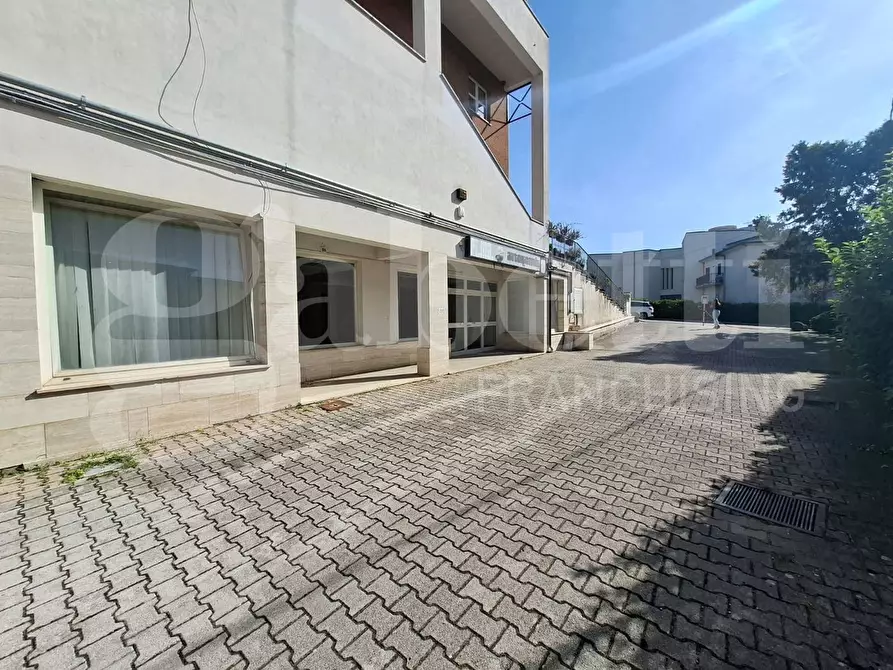 Immagine 4 di Negozio in affitto  in Via Zotone, 45 a Atina