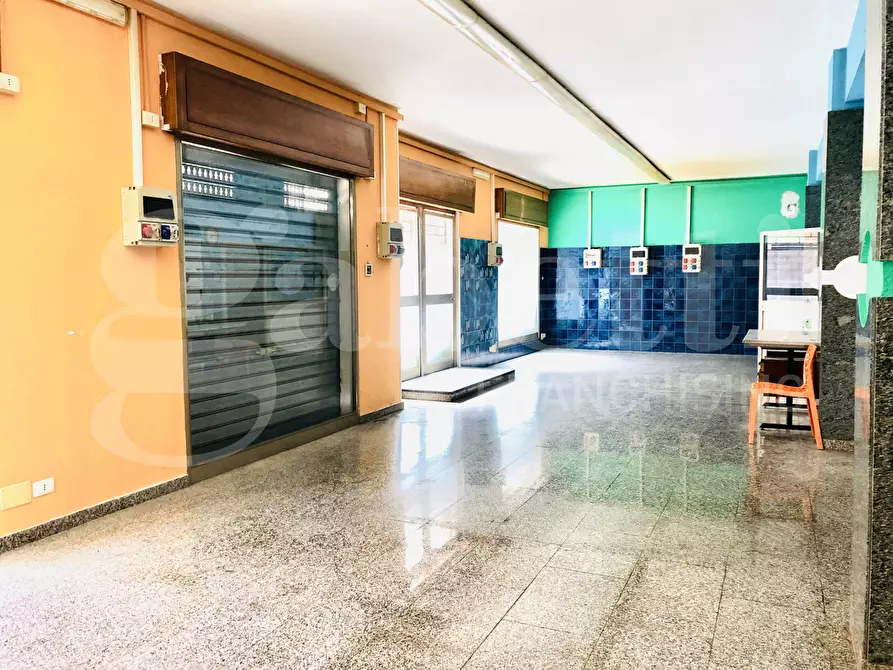 Immagine 9 di Negozio in affitto  in Via Antonino D'Antona, 8-18 a Ragusa