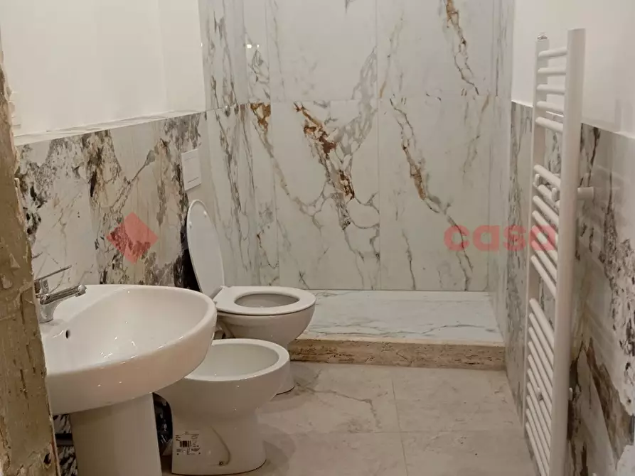 Immagine 5 di Magazzino in vendita  in Piazza del carmine, 5 a Lucca