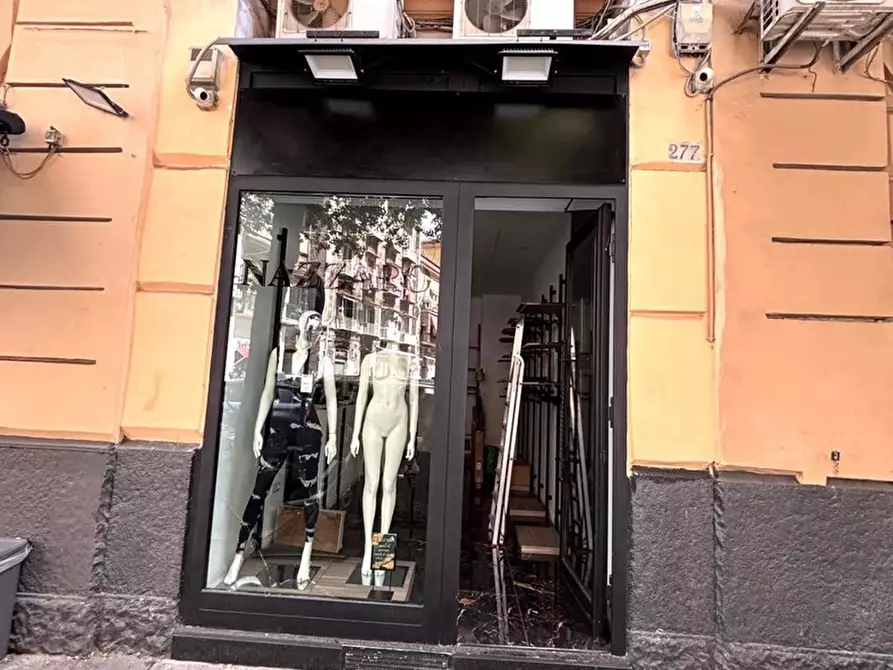 Immagine 2 di Negozio in affitto  in Corso G. Garibaldi a Napoli