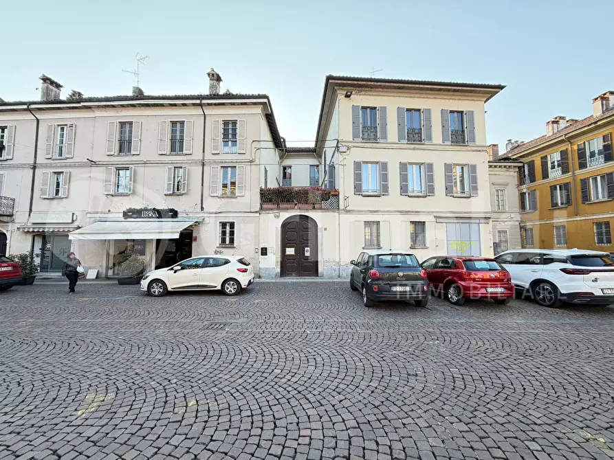 Immagine 3 di Appartamento in vendita  in Piazza PETRARCA, 28 a Pavia