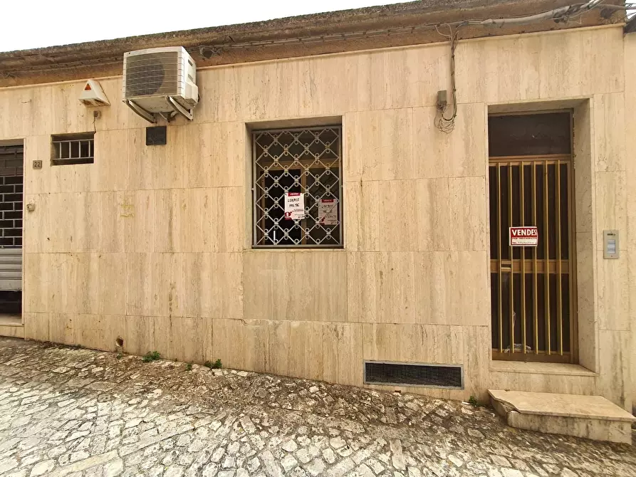 Immagine 8 di Negozio in vendita  in Via Roma, 22 a Contessa Entellina