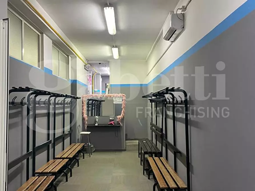 Immagine 4 di Attività commerciale in vendita  in Via A. Santillo, 10 a Orta Di Atella