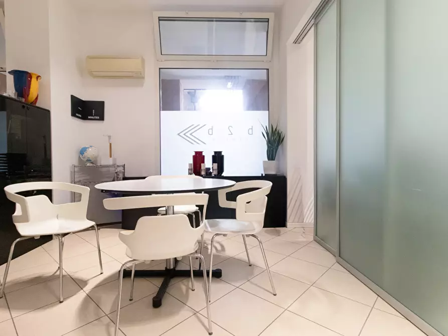 Immagine 4 di Negozio in vendita  in Via della Pietra, 10/A a Bologna