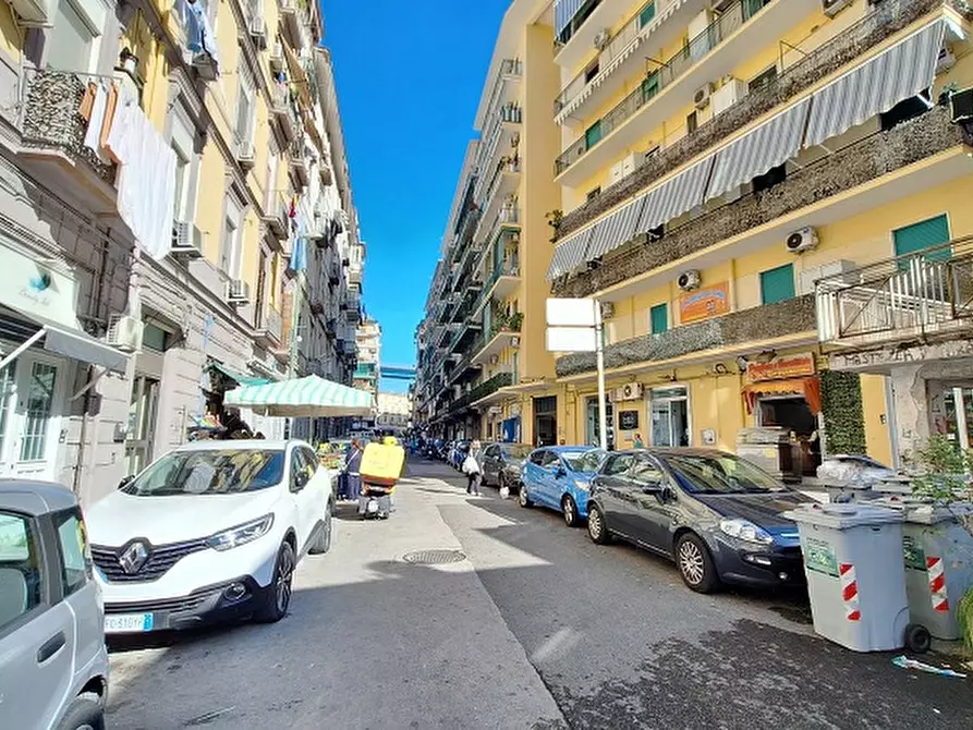 Immagine 1 di Negozio in vendita  in Via marco Aurelio Severino a Napoli