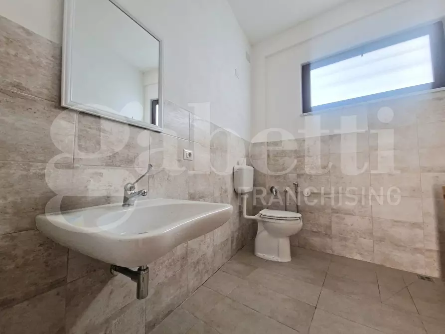 Immagine 5 di Negozio in affitto  in Via san gemiliano, 57 a Sestu