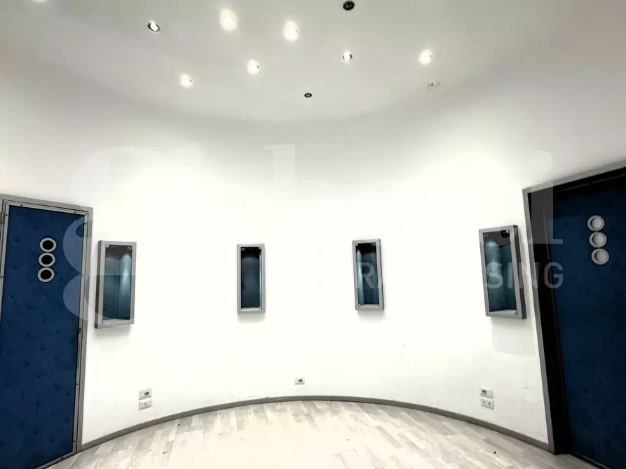 Immagine 3 di Negozio in vendita  in Via Oberdan, 99 a Lecce