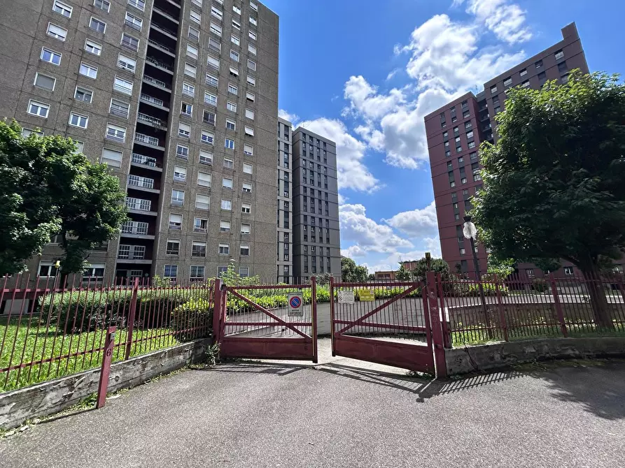 Immagine 5 di Box auto in vendita  in Viale ca granda, 27 a Milano