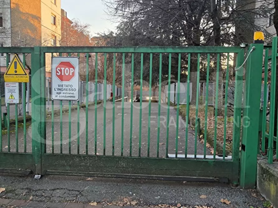 Immagine 2 di Box auto in vendita  in Via sibellius, 16 a Milano