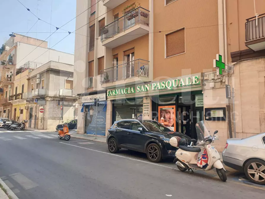 Immagine 10 di Negozio in vendita  in Via DEI MILLE, 131 a Bari