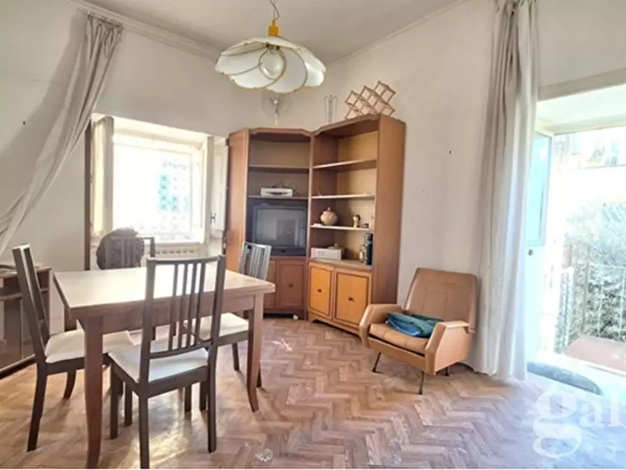 Immagine 31 di Palazzo in vendita  in Via Salita del Petraio a Napoli