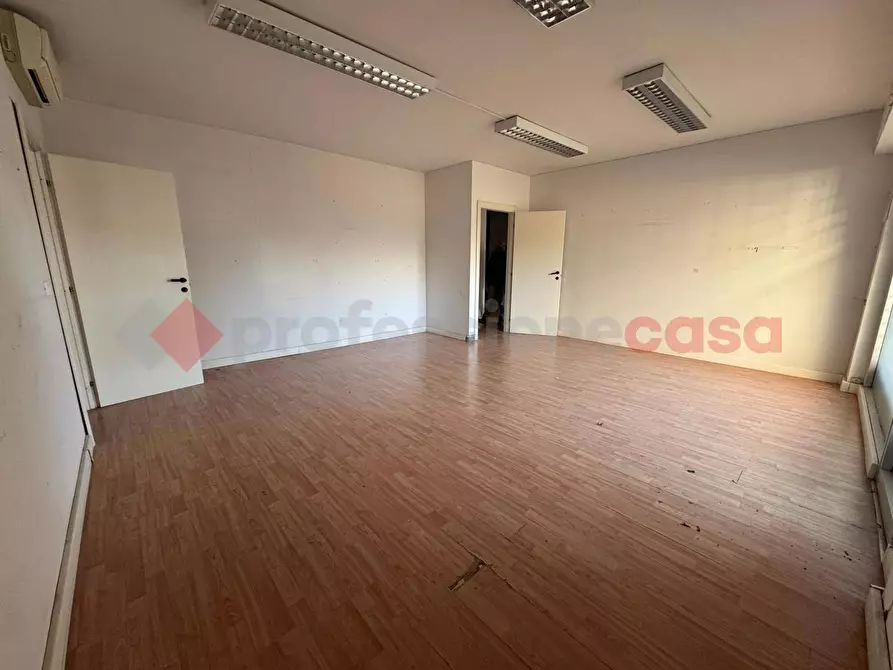 Immagine 15 di Negozio in affitto  in Via MARIO MOROSI, 24/26/28 a Firenze