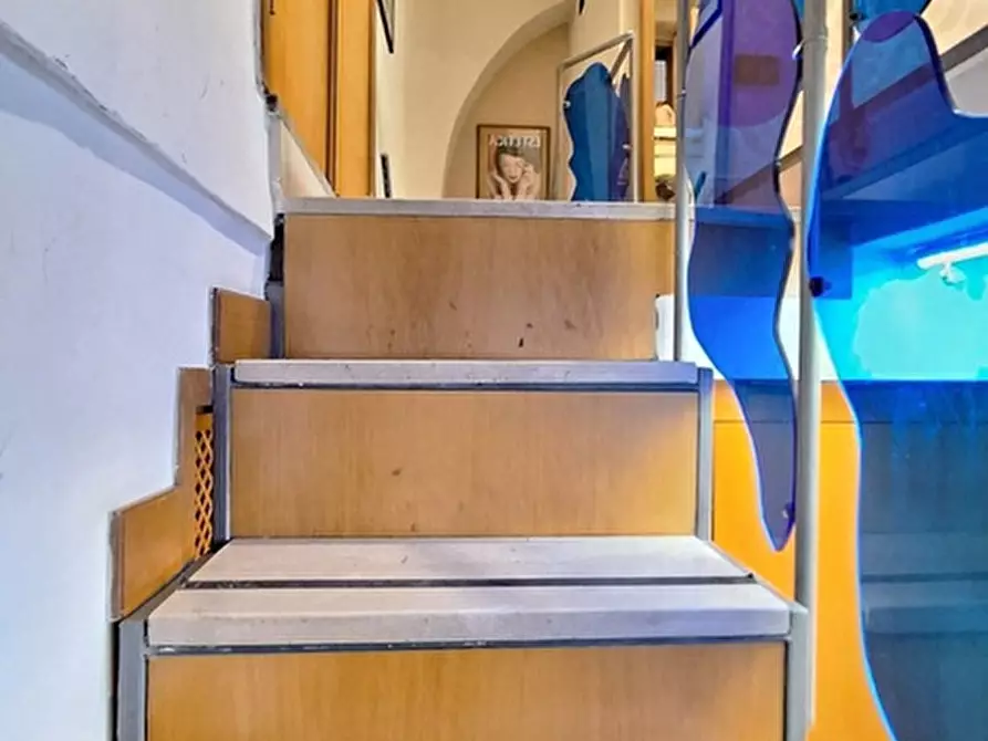 Immagine 13 di Negozio in vendita  in Via Foria a Napoli