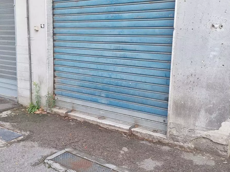 Immagine 1 di Negozio in vendita  in Viale Europa, 59 a Angri