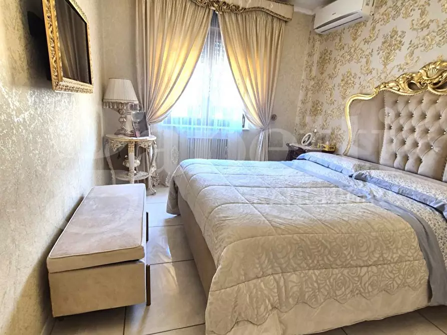 Immagine 6 di Appartamento in vendita  in Vico II s.m. avvocata a Napoli