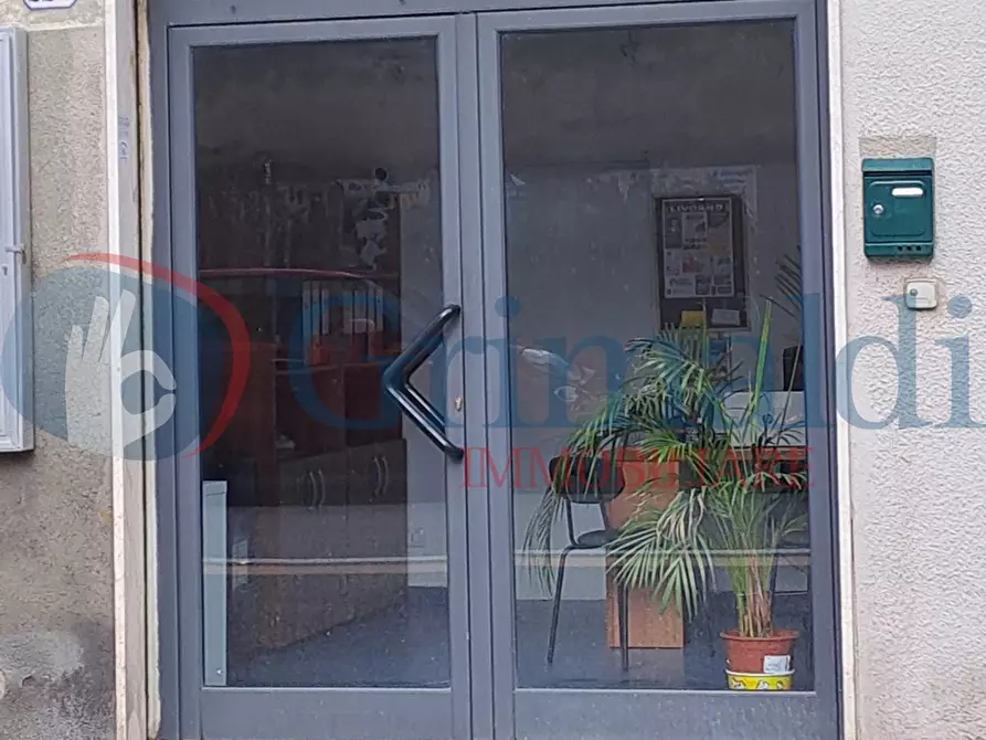 Immagine 1 di Magazzino in vendita  in Via Garibaldi a Livorno