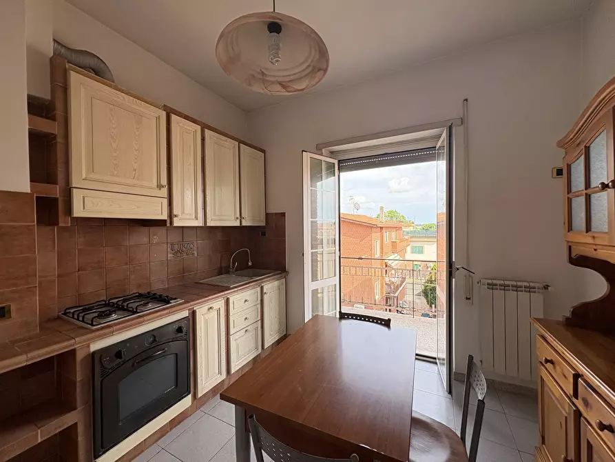 Immagine 4 di Appartamento in vendita  in Via Di Dragone, 71 a Roma
