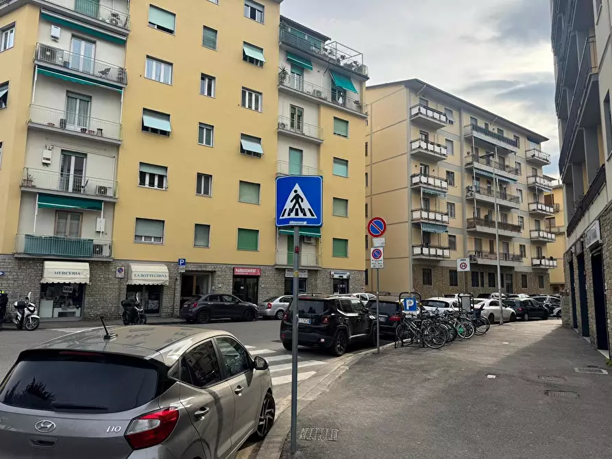 Immagine 1 di Negozio in vendita  in Via DOSIO a Firenze