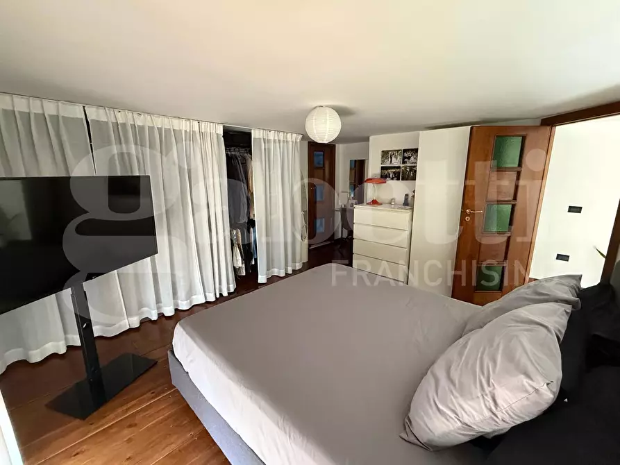 Immagine 4 di Appartamento in vendita  in Via Girolamo Santa Croce, 15 a Napoli