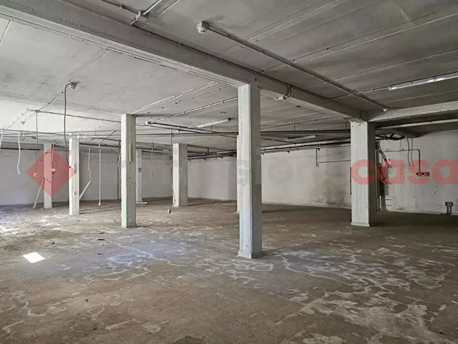 Immagine 9 di Magazzino in vendita  in Viale ALDO MORO, 00 a Monopoli