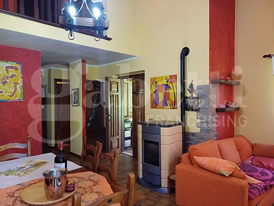 Immagine 11 di Villa in vendita  in Via SAN MARIA DEL MONTE, snc a Borbona