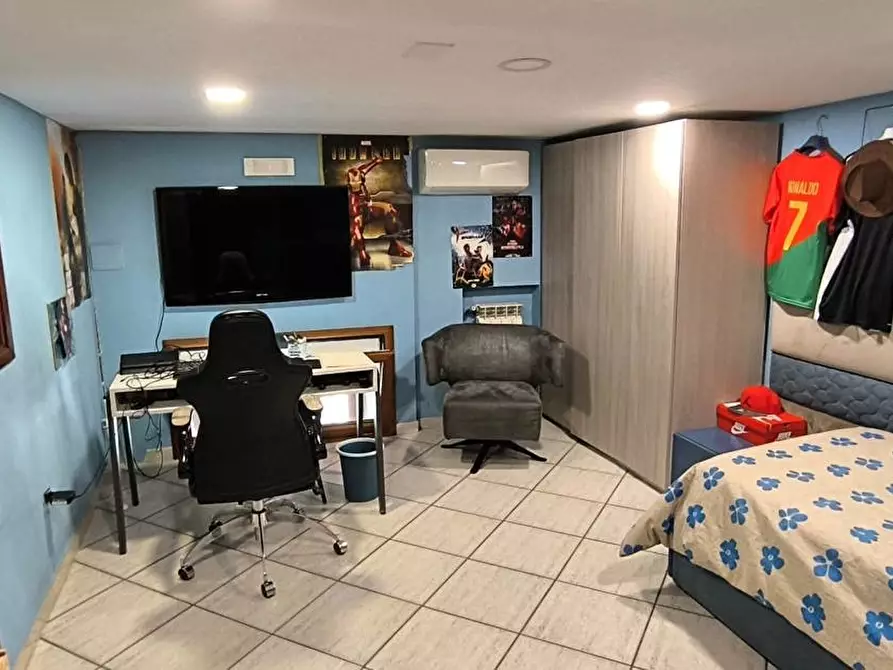 Immagine 26 di Appartamento in vendita  in Via Foria a Napoli