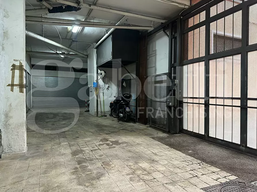 Immagine 6 di Box auto in vendita  in Viale Tartaglia a San Giorgio A Cremano