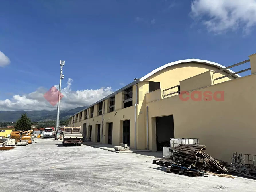 Immagine 15 di Negozio in vendita  in Via la stazza, 1 a Alatri