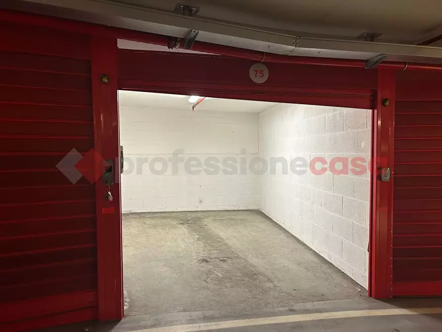 Immagine 4 di Box auto in affitto  in Via Luigi Giuseppe Faravelli a Roma
