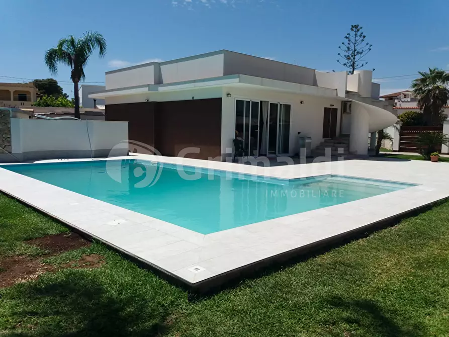 Immagine 1 di Villa in vendita  in Via C. di Lorenzo Borgia a Noto