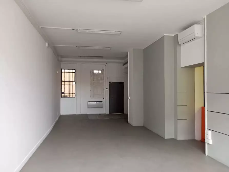 Immagine 17 di Negozio in affitto  in Via CAVOUR a Firenze