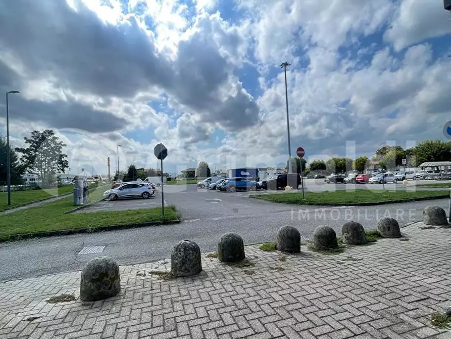 Immagine 1 di Attività commerciale in vendita  in Via Emilia Piacentina, 4 a Castel San Giovanni