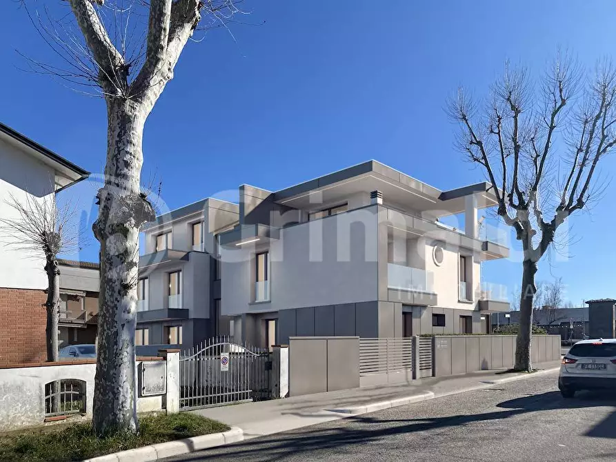 Immagine 2 di Appartamento in vendita  in Viale Oriani, 2 a Cervia