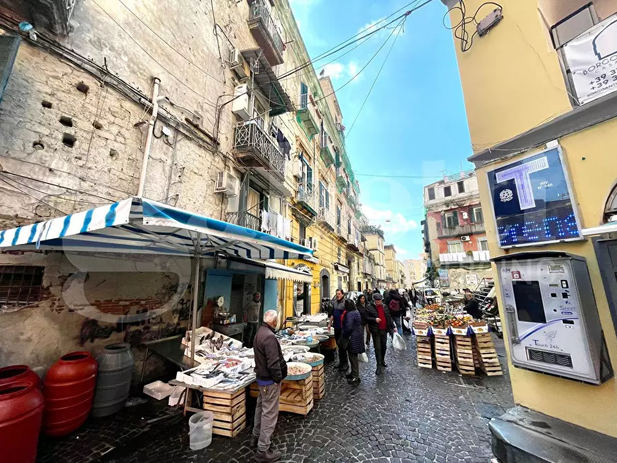 locale commerciale in vendita a Napoli in zona Vomero