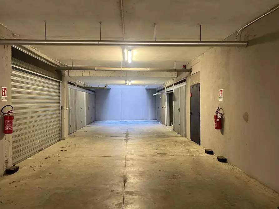 Immagine 1 di Box auto in vendita  in Via Costantino Beschi, 87 a Roma