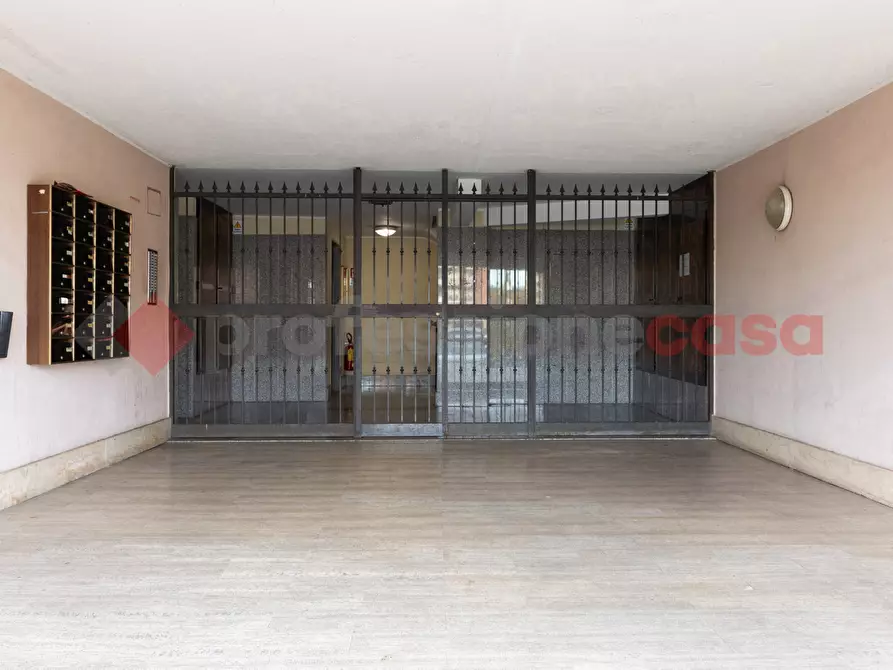 Immagine 3 di Appartamento in vendita  in Via Umberto Puppini a Roma