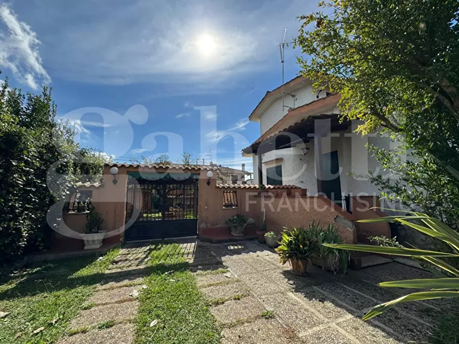 Immagine 10 di Villa in vendita  in Via mare della feconditÃ , 28 a Ardea