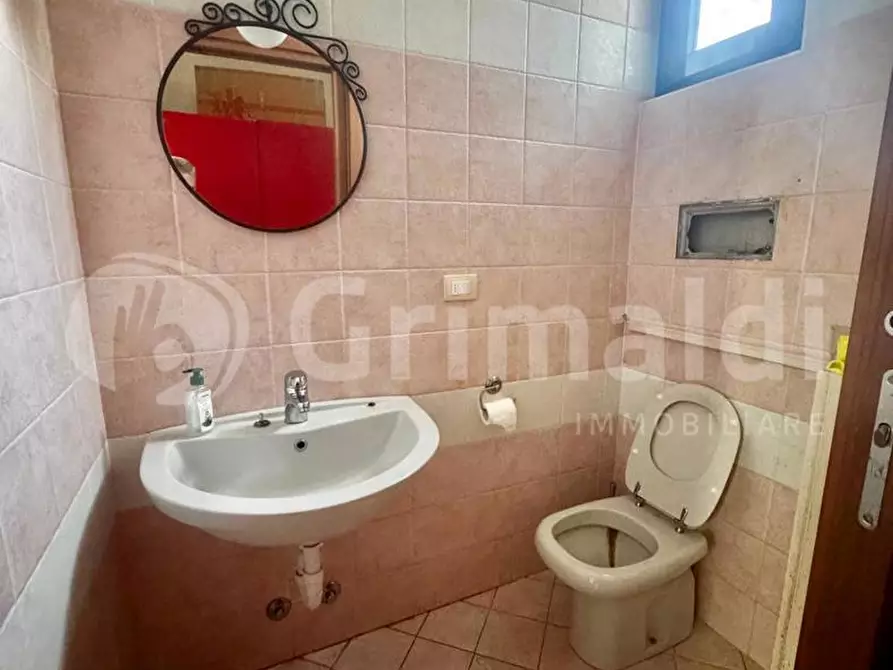 Immagine 5 di Ufficio in affitto  in Via Milano, 15 a Usmate Velate