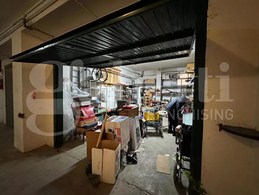 Immagine 12 di Box auto in vendita  in Via Parini, 65 a Lecce