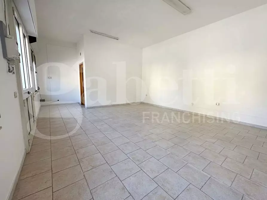 Immagine 2 di Negozio in vendita  in Via Cagliari, 89 a Capoterra