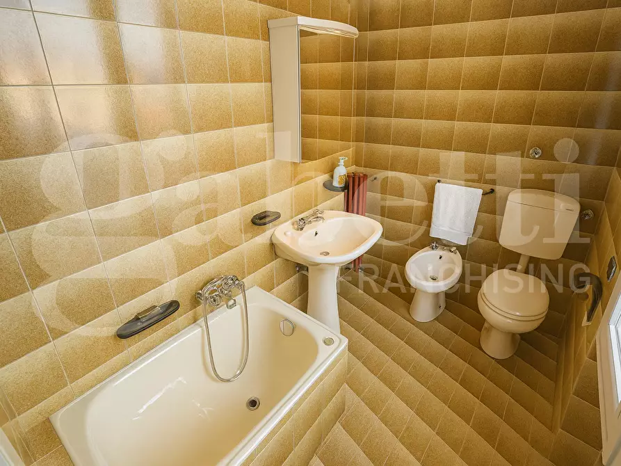 Immagine 13 di Appartamento in vendita  in Via Vittorio Emanuele II, 18 a Chieri