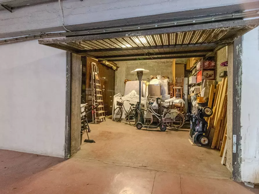 Immagine 5 di Box auto in vendita  in Via San Donato, 46 a Bologna