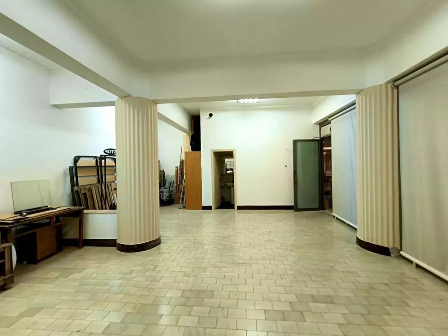 Immagine 5 di Negozio in vendita  in Via Gazzi, 22 a Messina