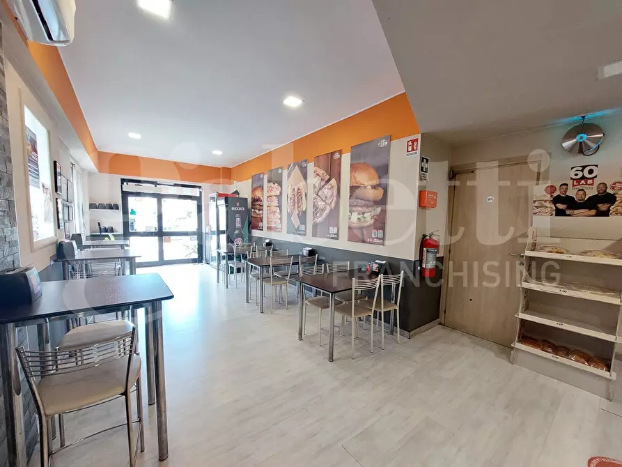 Immagine 7 di Attività commerciale in vendita  in Via Trieste, 126 a Tortoreto