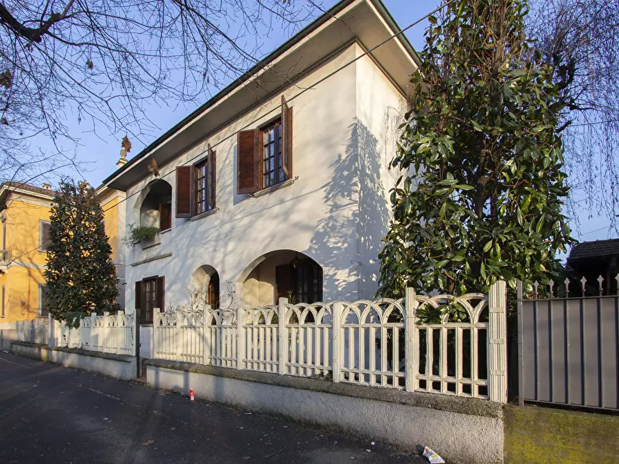 Immagine 41 di Villa in vendita  in Viale de Gasperi, 21 a Treviglio