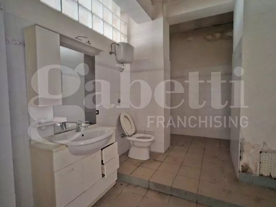 Immagine 11 di Negozio in affitto  in Via Zotone, 45 a Atina