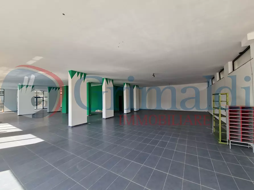 Immagine 11 di Negozio in vendita  in Via Adolfo Celi, 185 a Messina