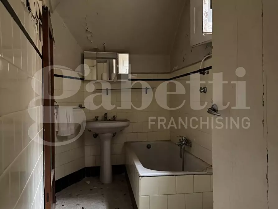 Immagine 19 di Appartamento in vendita  in Via Corte dei Guarini, 11 a Lecce